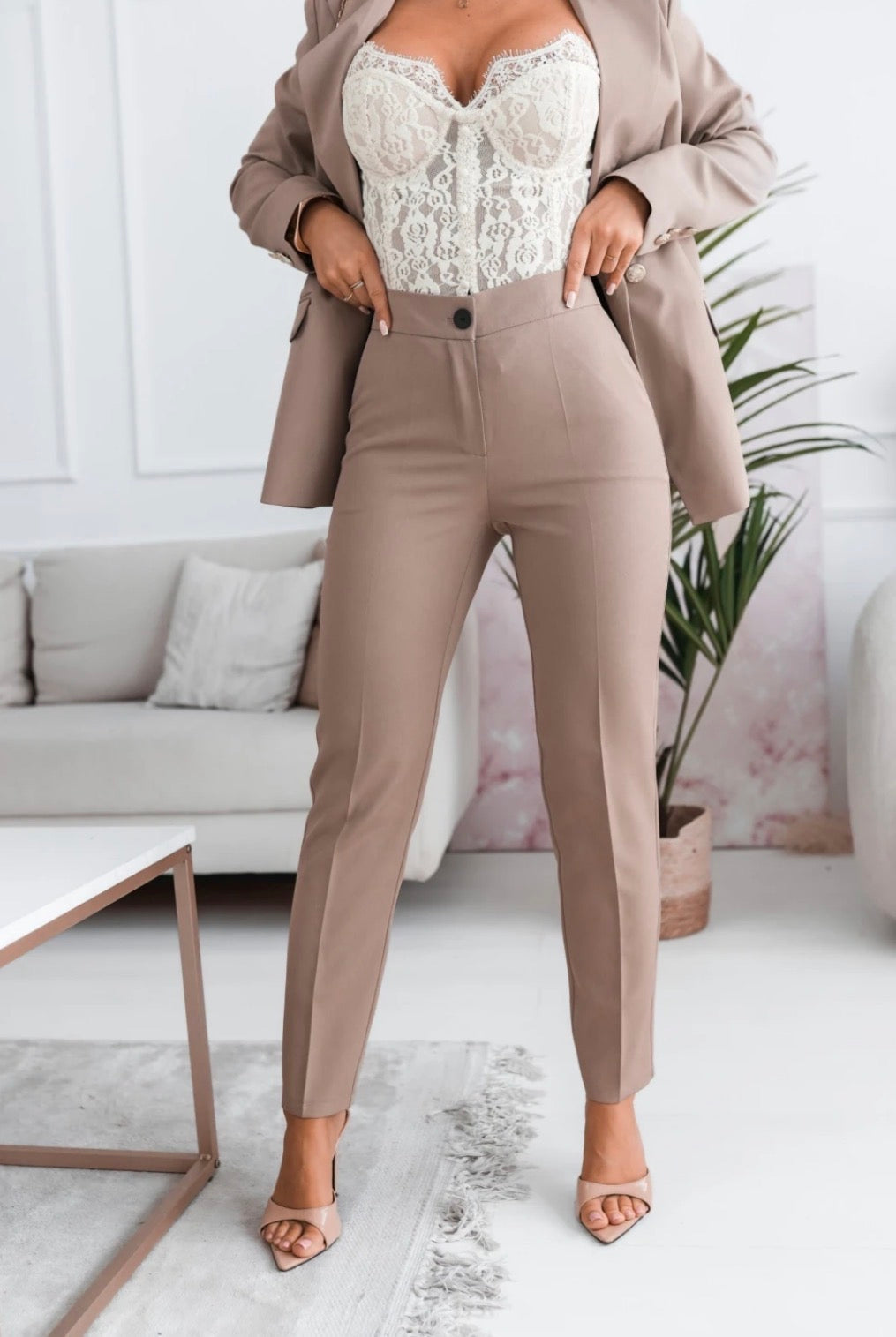 Spodnie Velmora – Elegancja w kolorze Taupe