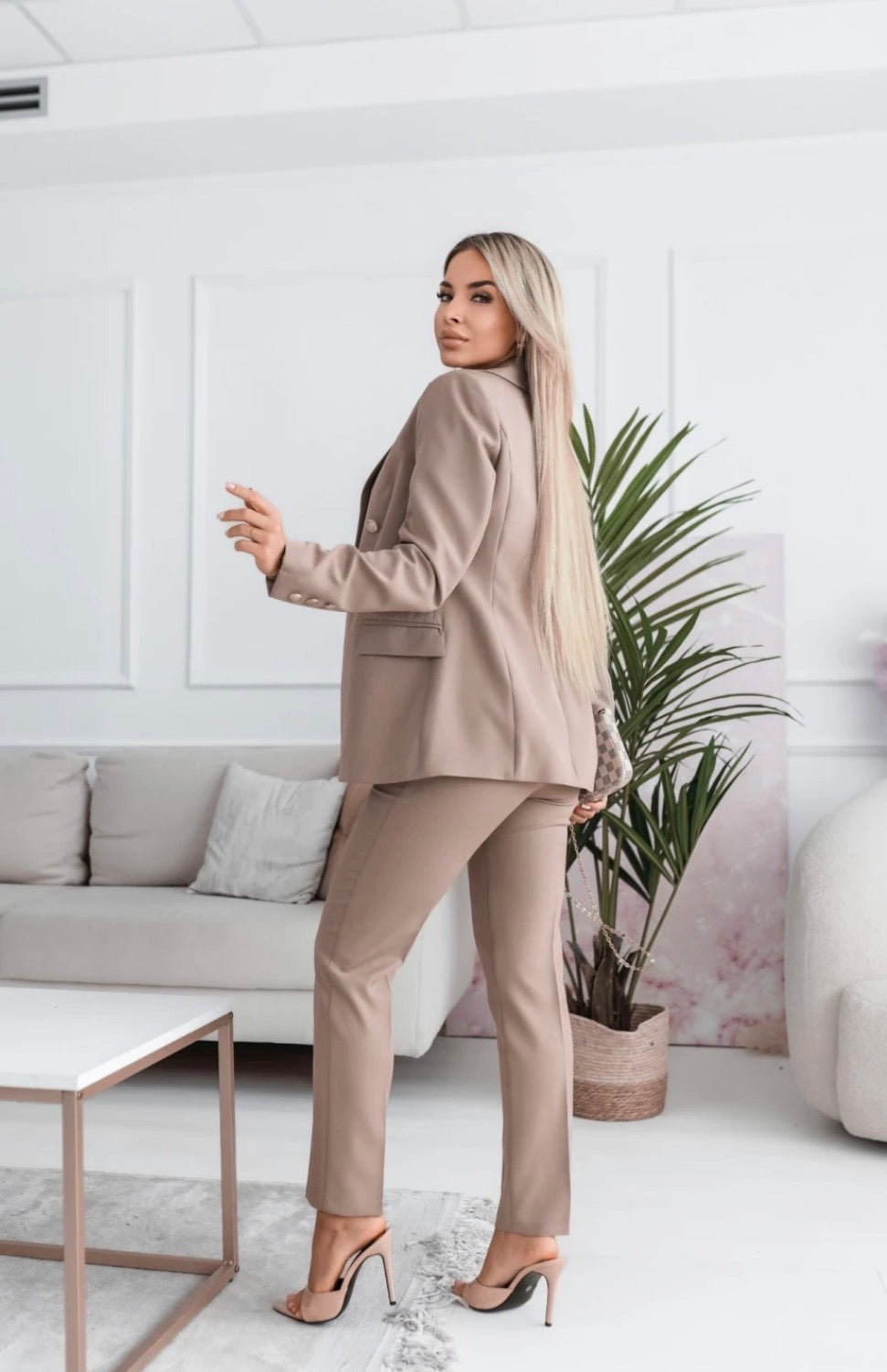 Spodnie Velmora – Elegancja w kolorze Taupe